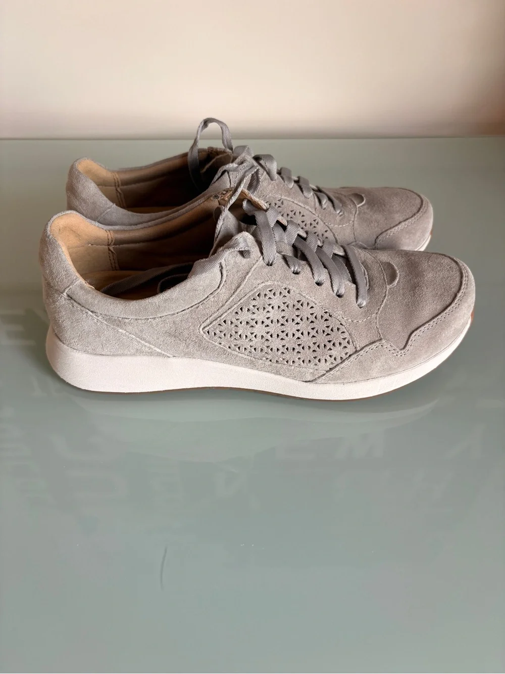 Dansko catie/Gray Suede Lace-Up Sneakers